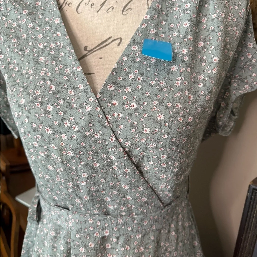 Blue Floral Flutter Sleeve V-Neck Midi Sundress NWOT